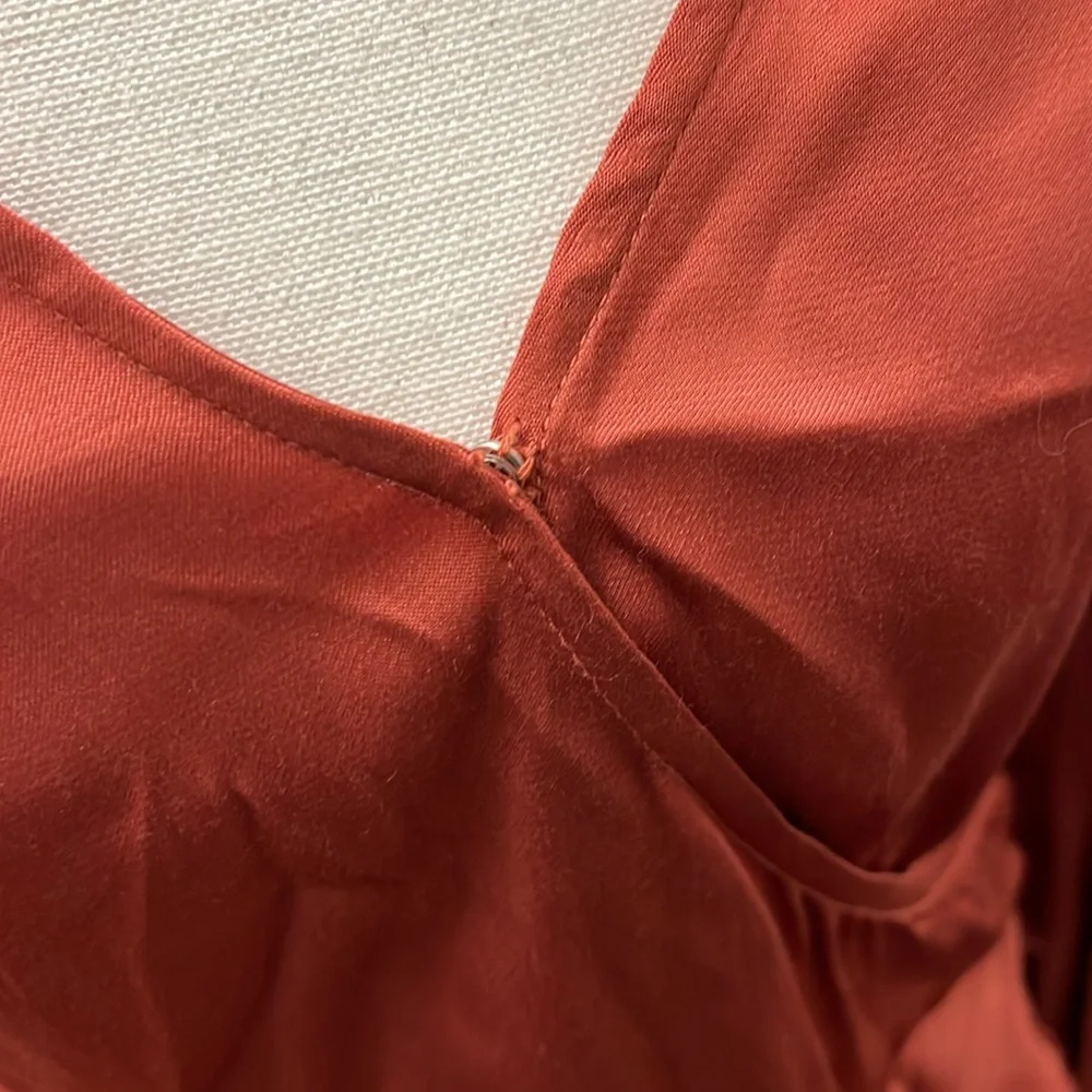 FLARE SLEEVES WITH RUFFLE DETAILS AND BUTTON SIDES AND FRONT CLOSURE - SMALL - Picture 6 of 8